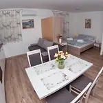 Apartmán Family-friendly With Swimming Pool Biograd Na Moru, Biograd - 23912 *